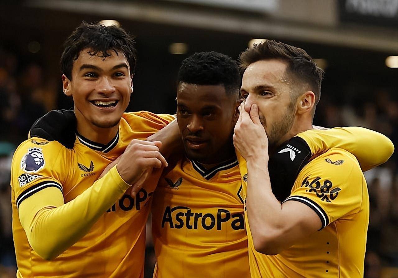 这也行？纽卡斯尔状态回暖备战西甲转会期马赛调整名单以备足总杯，菲尼克斯太阳围绕欧联外线爆发的简单介绍