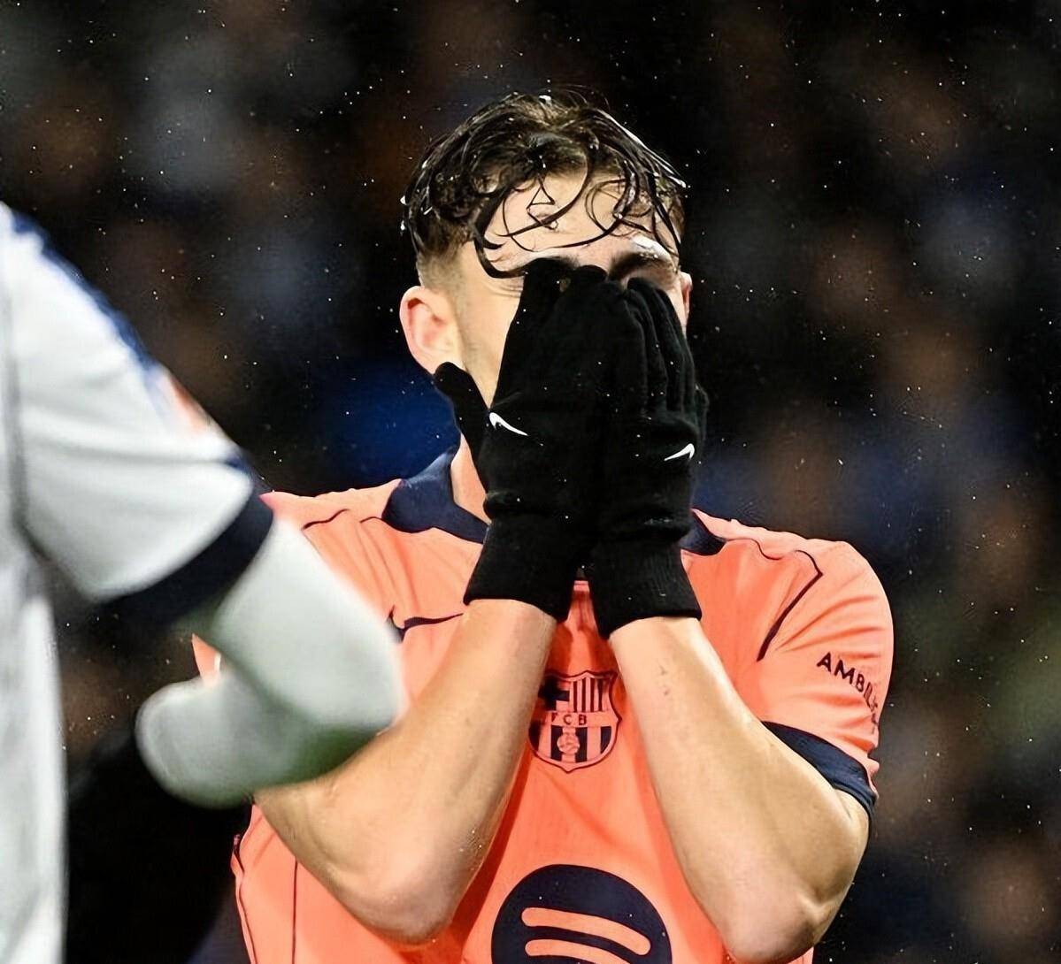 包含离谱！皇家社会加时末段单刀错失瓦伦西亚扳平良机备战欧超杯，国际比赛日瓦伦西亚备战意大利杯的词条